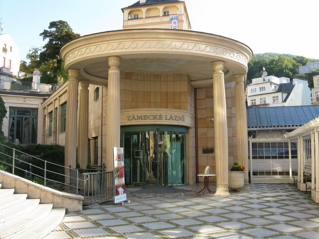 Hotel Asila à Karlovy Vary Extérieur photo